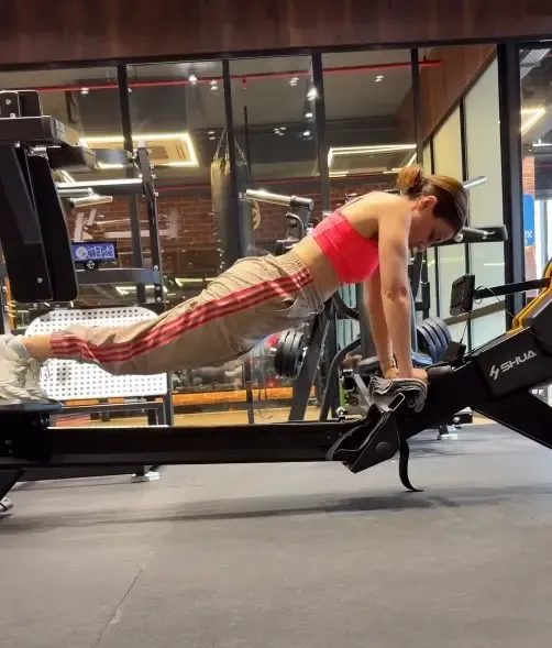 क्या सोहा अली खान ने वर्कआउट वीडियो पोस्ट किया? जानें किस तरह रखती हैं शरीर को फिट इन एक्सरसाइज से