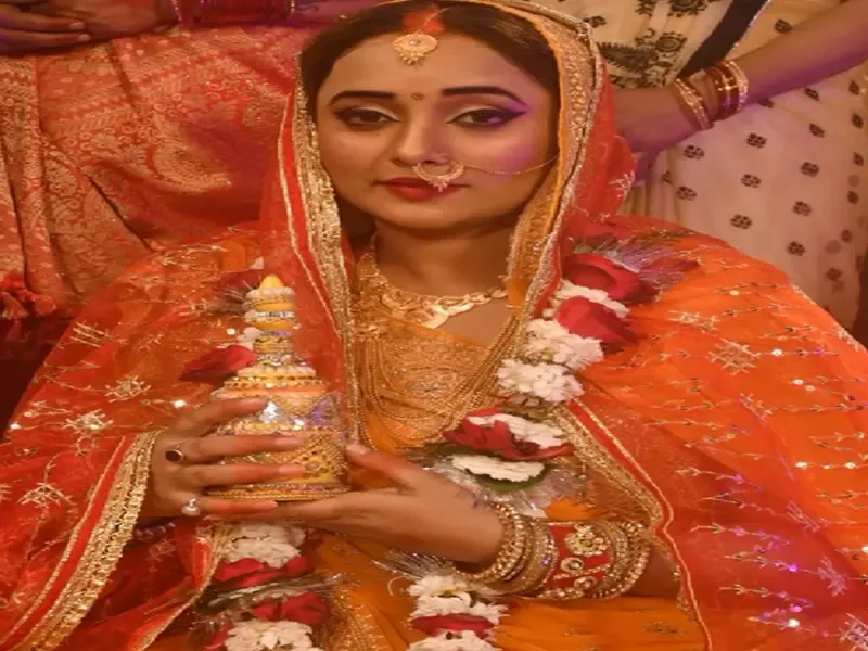 क्या रानी चटर्जी ने सोलह श्रृंगार कर सुहागिनों को दी करवाचौथ की शुभकामनाएं?