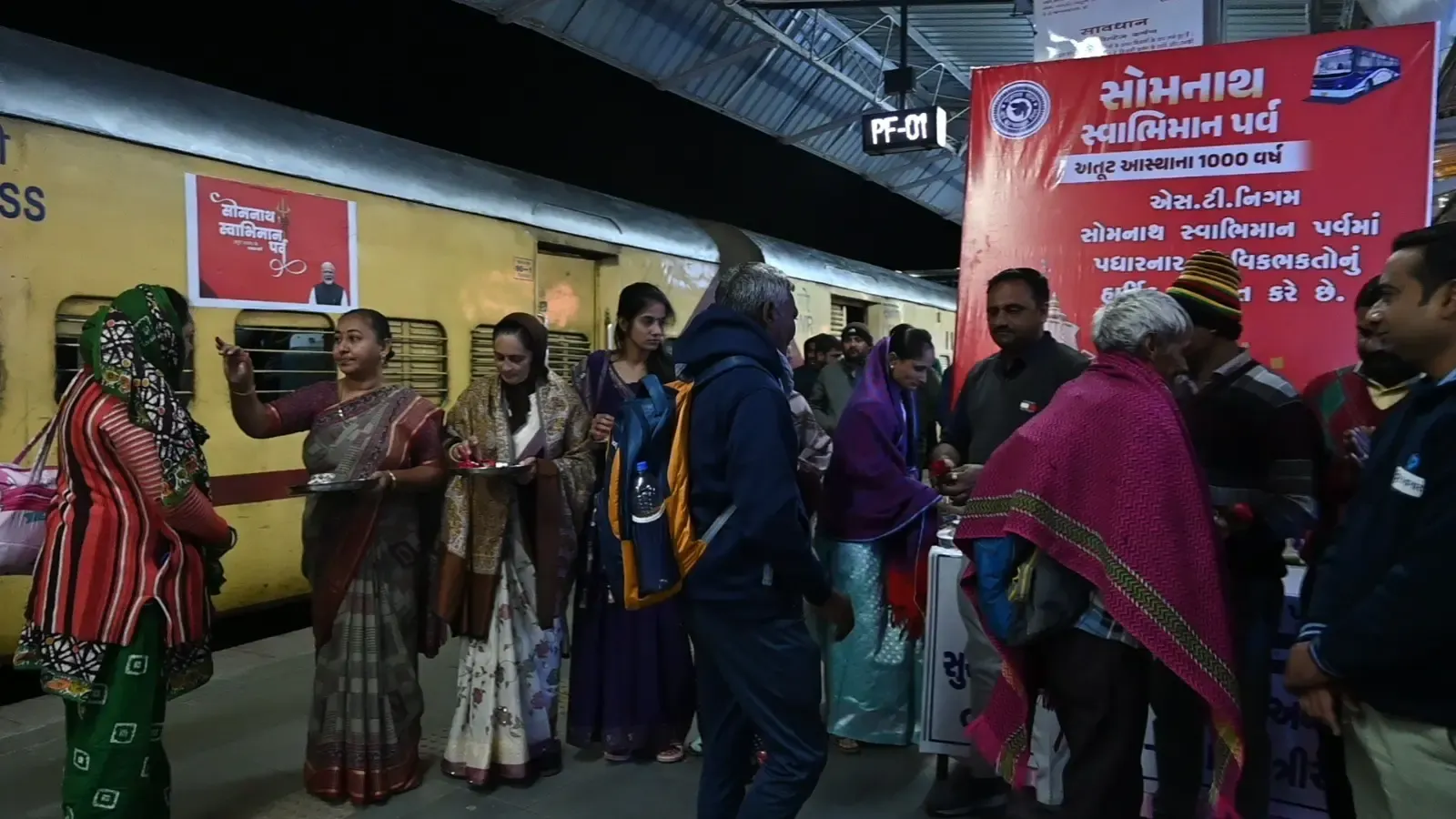 How Are Devotees of Lord Shiva Welcomed at Somnath Swabhiman Parv?