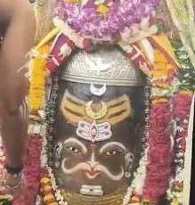 महाकालेश्वर मंदिर उज्जैन: ज्येष्ठ शुक्ल नवमी पर भक्तों का सैलाब, भस्म आरती और पंचामृत अभिषेक से गूंजा परिसर