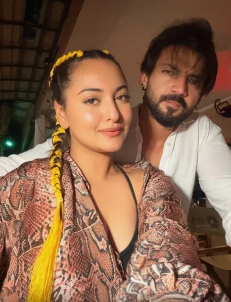 Sonakshi Sinha celebrates anniversary with 'Vasooli Bhai' joke on Zaheer