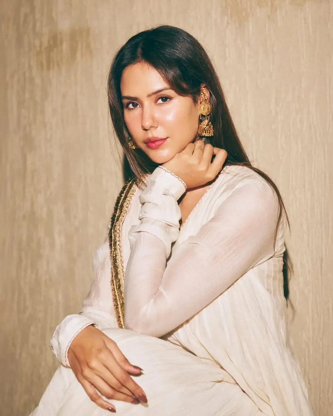 How Sonam Bajwa Overcame Nerves to Shine in Her First Live Award Show Performance