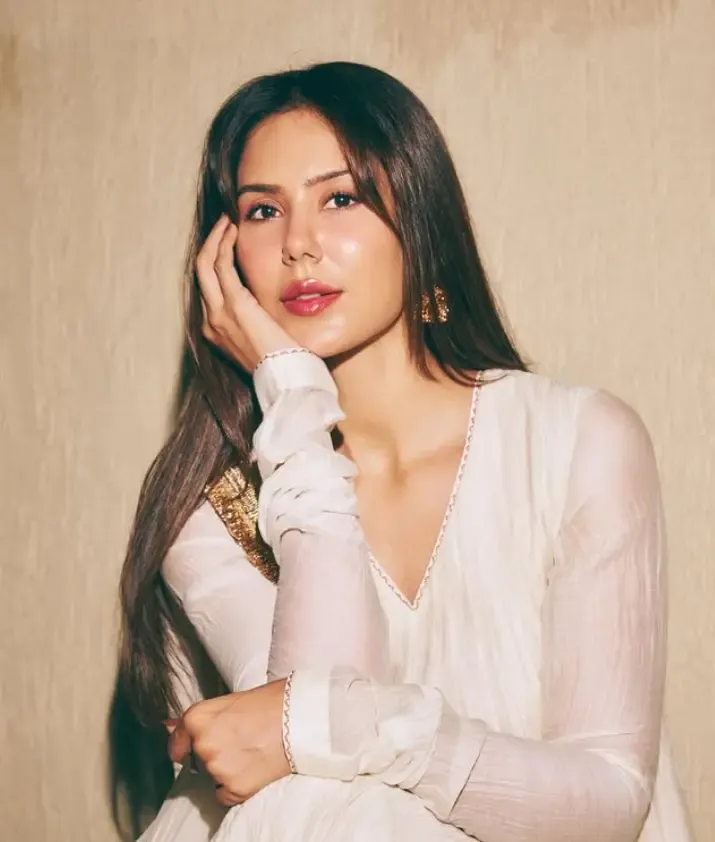 Sonam Bajwa Celebrates Her Moonlit Fascination with a Soulful Track from Satinder Sartaaj and Jasmine Sandlas