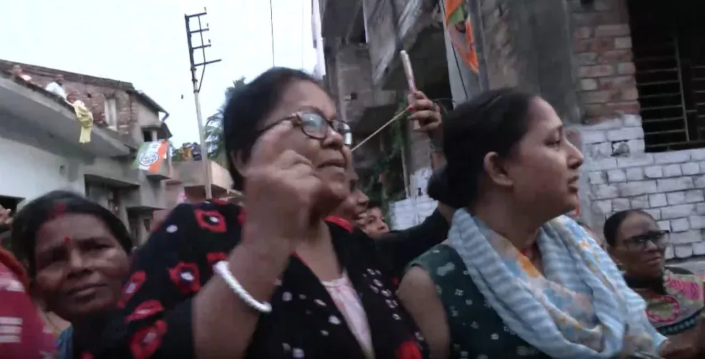 सोनारपुर में अभिषेक बनर्जी का तीखा विरोध, स्थानीय लोगों ने नौकरियाँ छीनने का लगाया आरोप