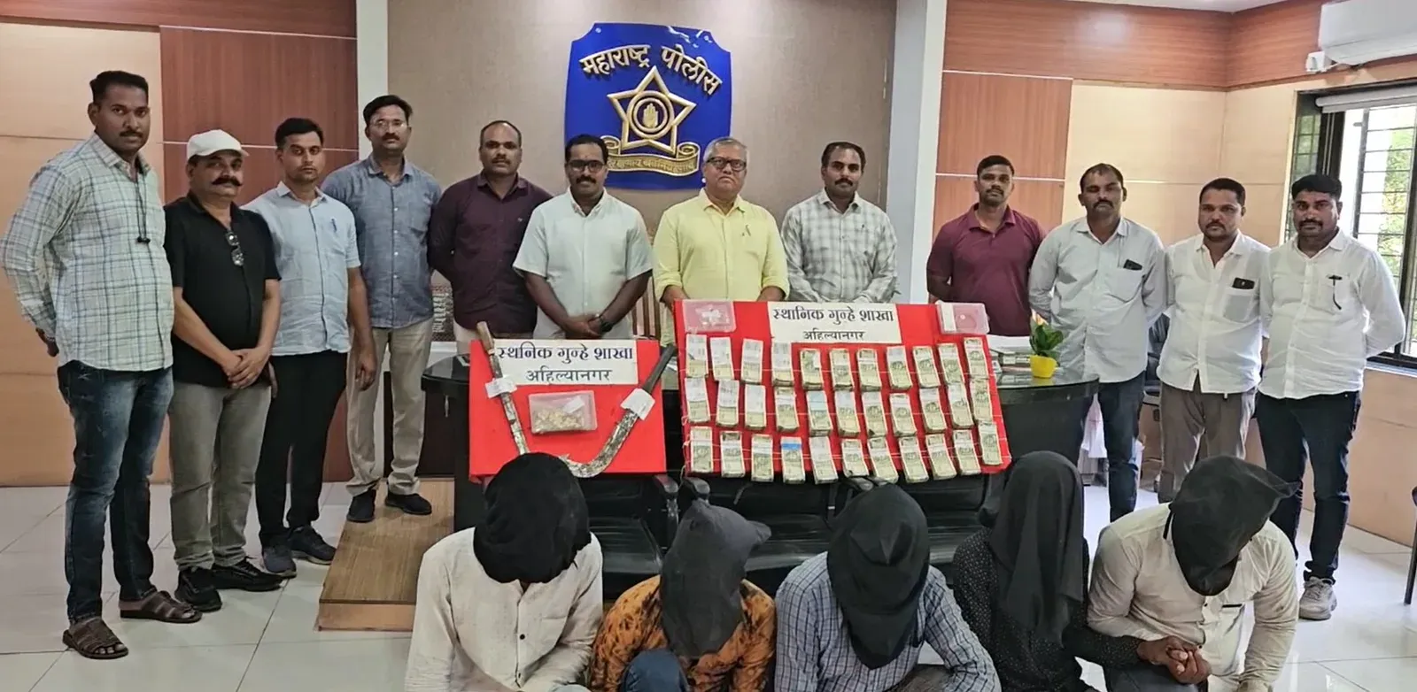 अहिल्यानगर में सोने के नाम पर लूट करने वाले गिरोह का भंडाफोड़, ₹26.52 लाख की संपत्ति सहित 5 गिरफ्तार
