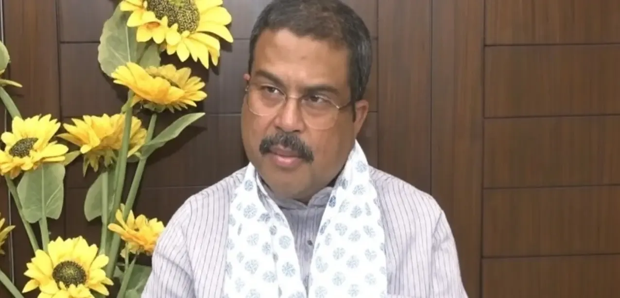 क्या 'सोने की चम्मच' लेकर पैदा होने वाले ‘जेन जी’ की बात ना करें : धर्मेंद्र प्रधान?