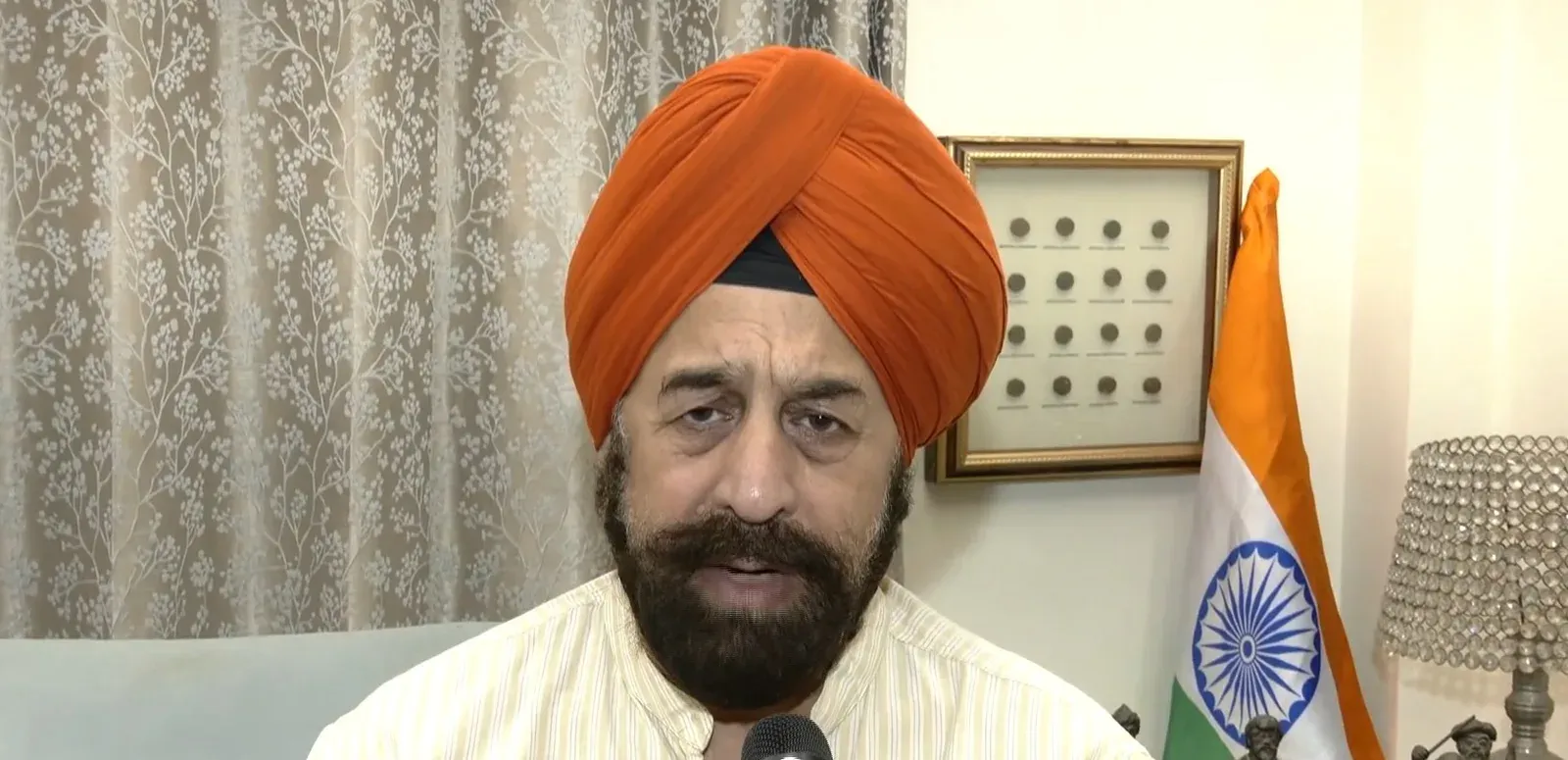 सोनिया गांधी की 'बिलॉन्गिंग' विवाद पर भाजपा का पलटवार — 'यह लेखक-प्रकाशक का मामला, सरकार का कोई रोल नहीं'