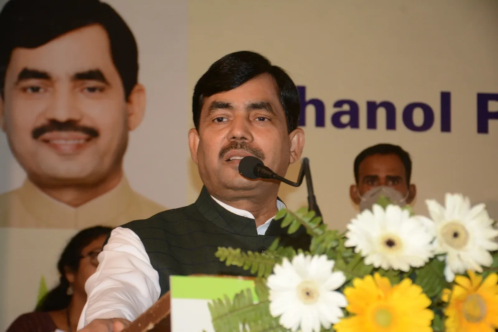 शाहनवाज हुसैन का सोनिया गांधी पर पलटवार: 'कांग्रेस अपने शासन की विदेश नीति की गलतियाँ भूल गई'