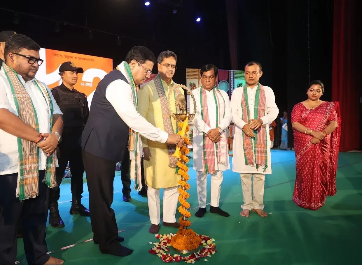 Sonowal attends Viksit Bharat Sammelan in Agartala