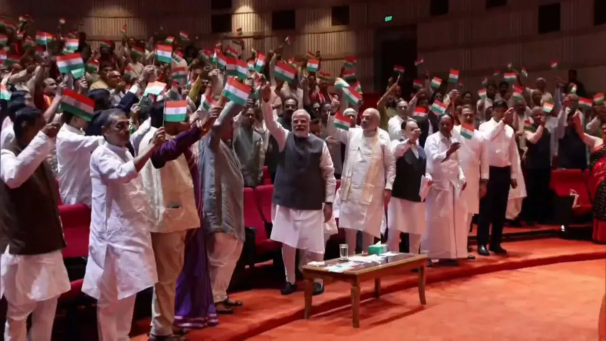 Sonowal Shares NDA Meet Scene of Tiranga, Vande Mataram