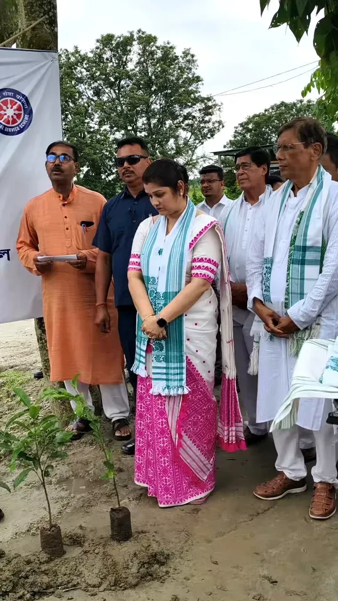 Sonowal visits Krishna Guru Sevashram on saint's birth anniversary