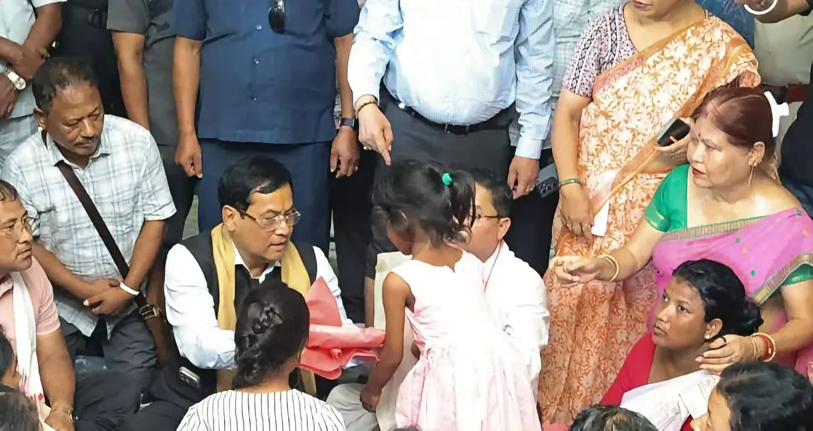 Sonowal visits Sivasagar flood relief camp, directs aid