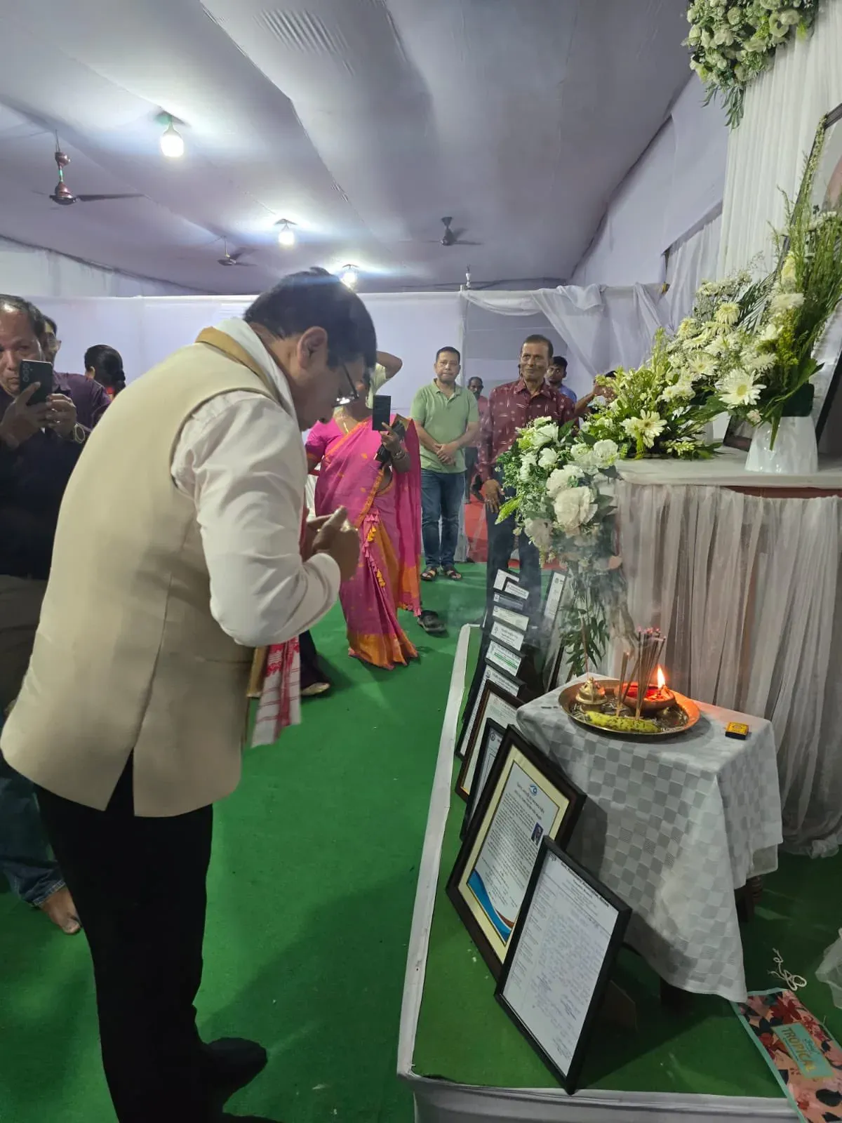 Sonowal visits Tinsukia to condole death of IMA Assam chief