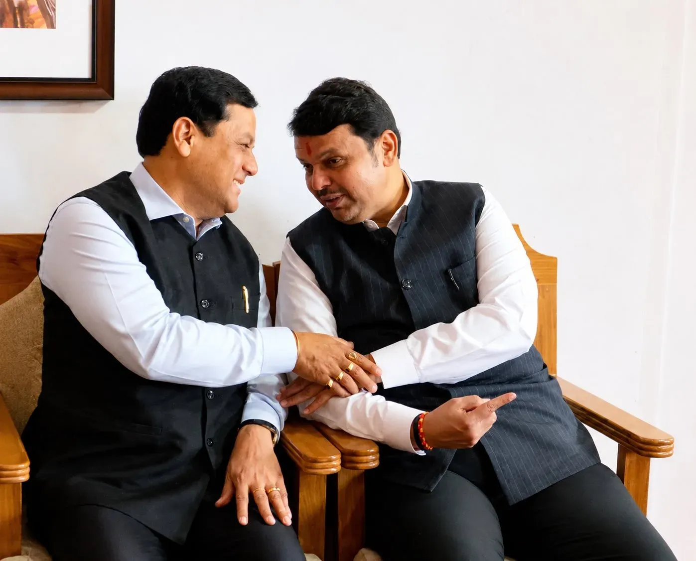 Sonowal Wishes CM Fadnavis, Cites Maritime Push