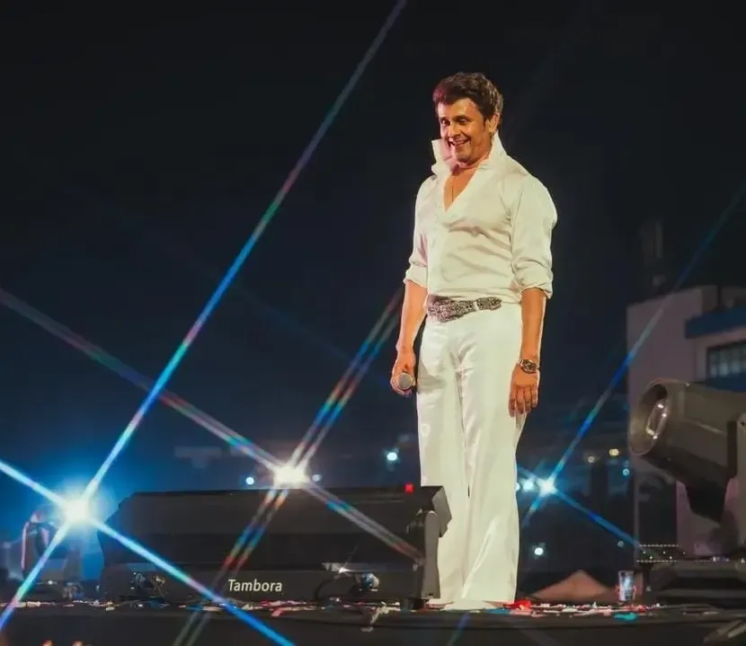 How Did Sonu Nigam Captivate Fans with 'Itna Pyaar' During His Satrangi Re India Tour?