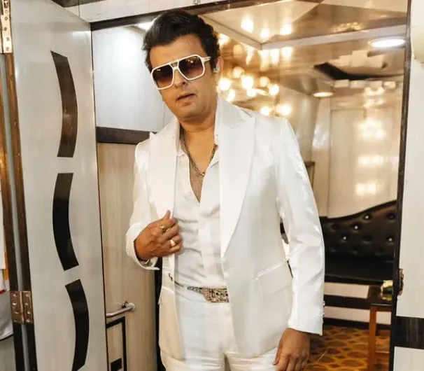 Sonu Nigam shares rare 1993 throwback from Filmistan Studio, Goregaon