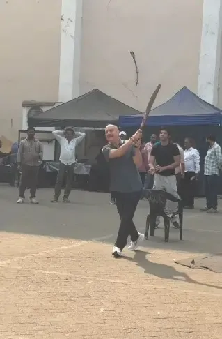 क्या अनुपम खेर ने सूरज बड़जात्या की फिल्म के सेट पर क्रिकेट खेला?