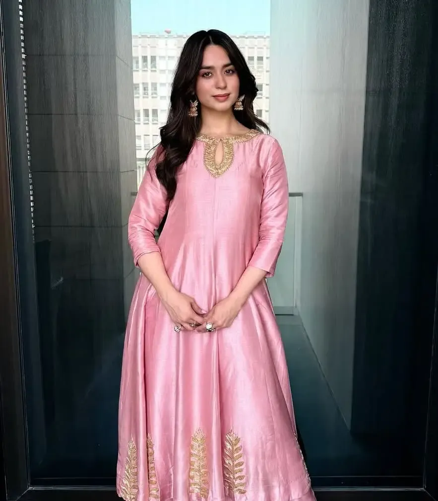 Does Soundarya Sharma Believe Practical Knowledge Outweighs Theory in Acting?