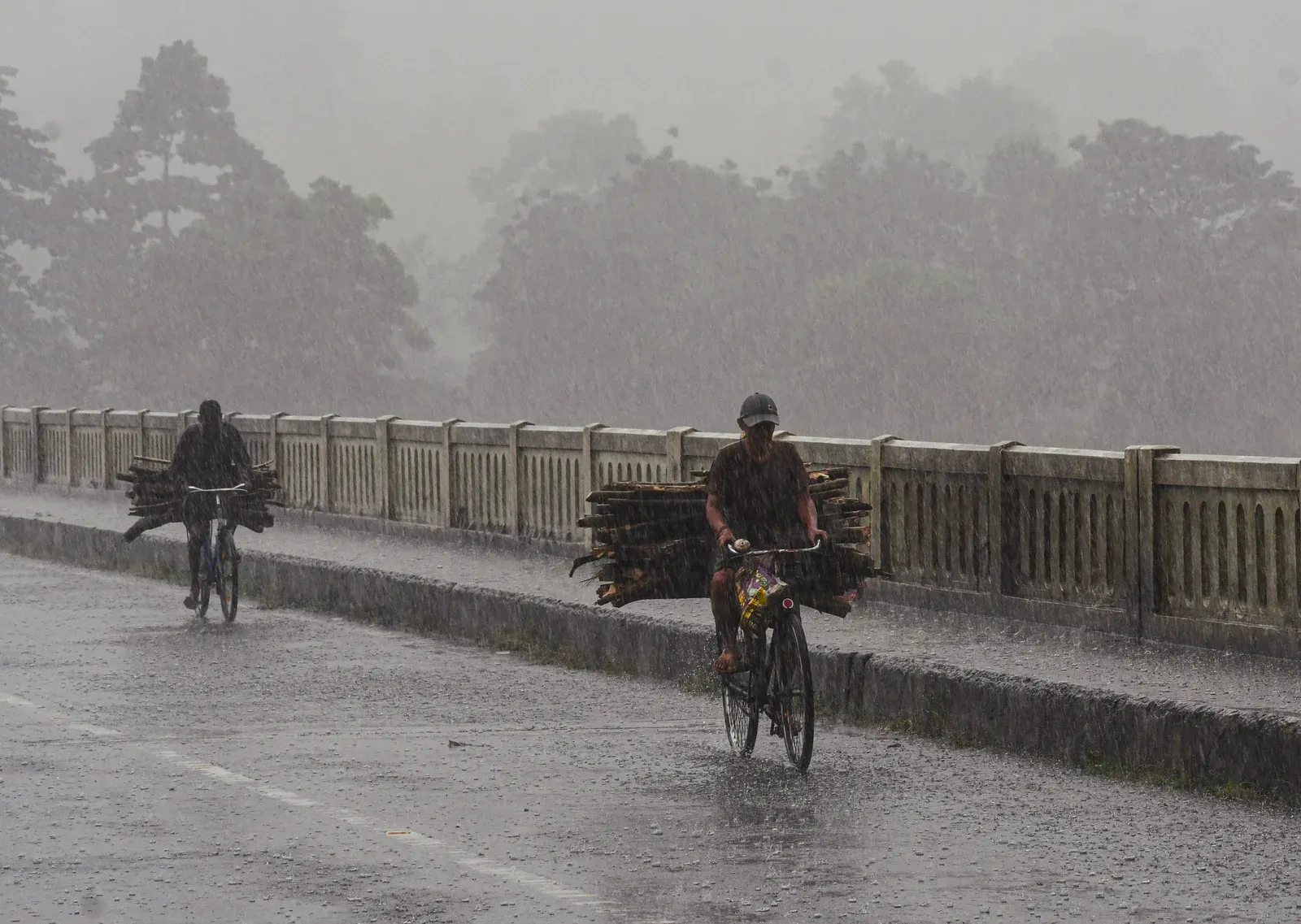 South Bengal heavy rain alert this weekend as low-pressure area persists