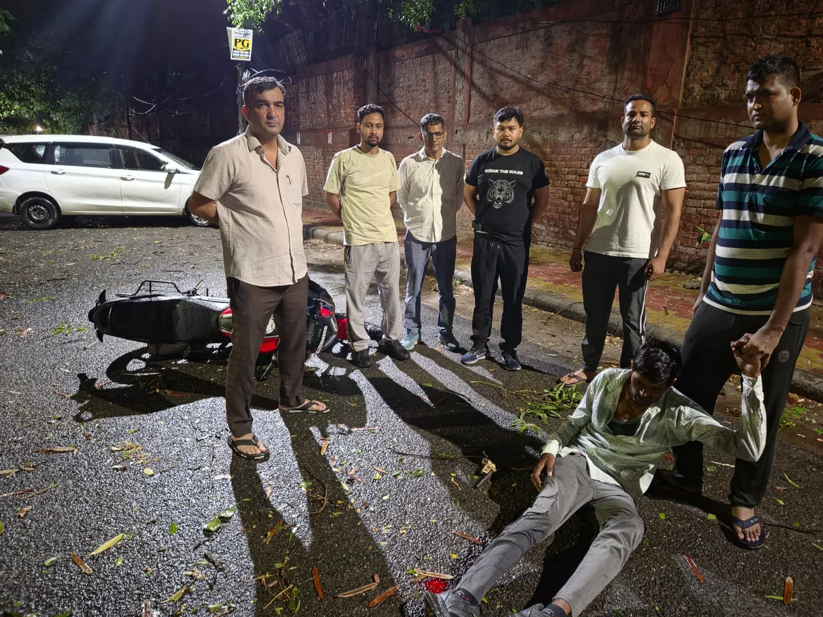 साउथ ईस्ट दिल्ली मुठभेड़: AATS ने घोषित बदमाश सोनू को पैर में गोली मारकर दबोचा, 17 मामले दर्ज