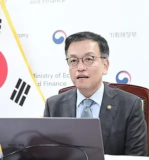 South Korea: Acting President Implements 24-Hour Police Surveillance at Constitutional Court