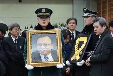 How Did South Korea Honor Ex-PM Lee Hae-chan?