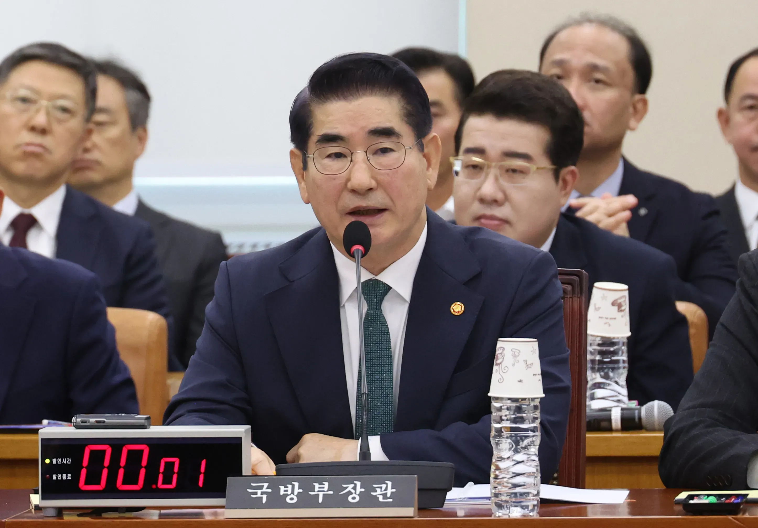 South Korea: Defence Minister Kim Yong-hyun Apologizes and Resigns Amid Martial Law Crisis