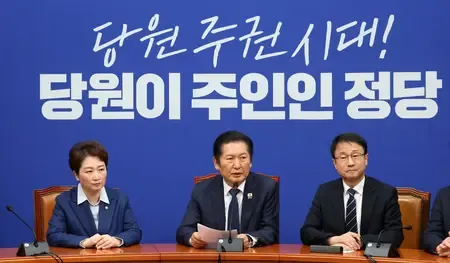 Why has South Korea's Democratic Party halted merger talks with the Rebuilding Korea Party?