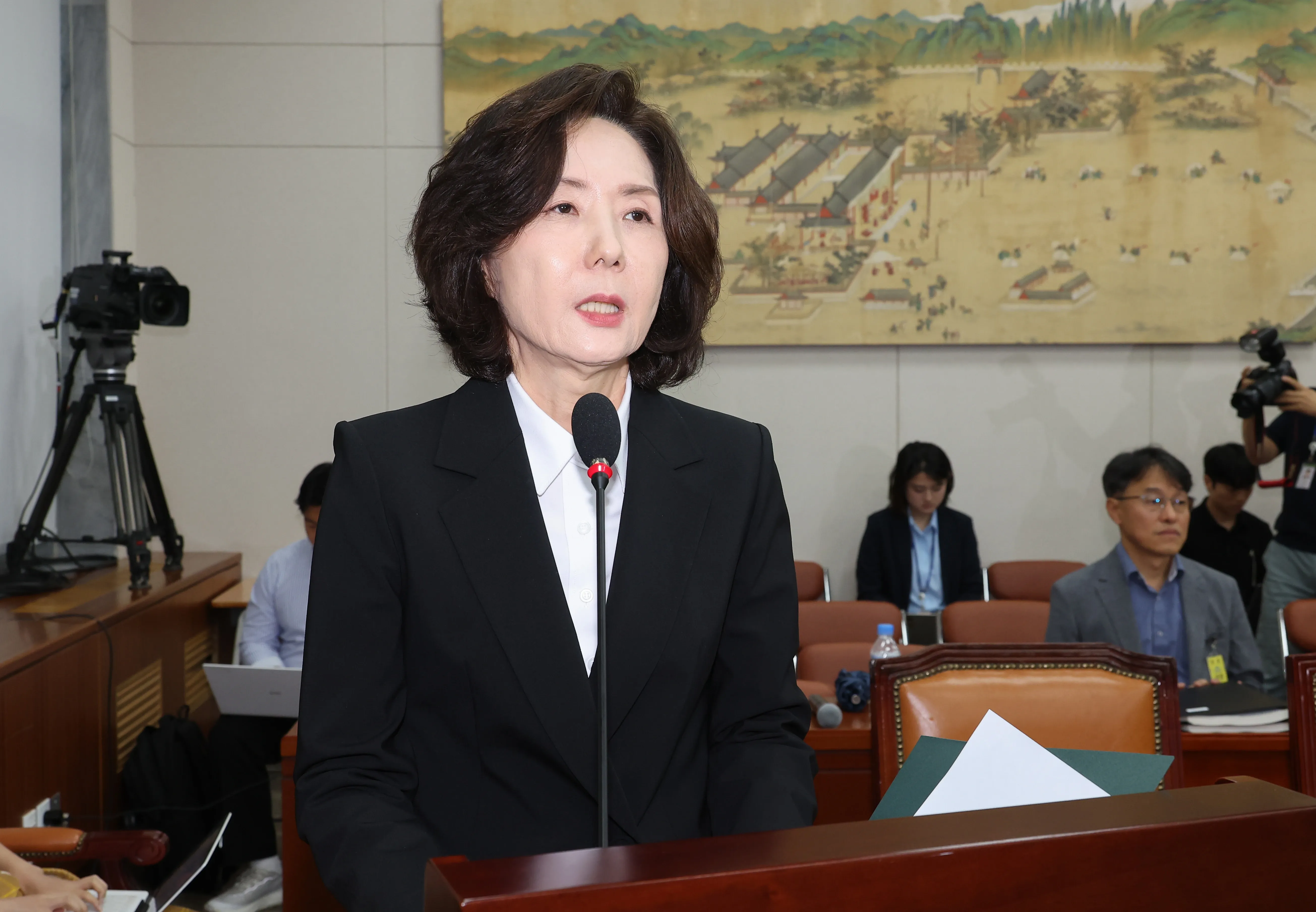 Did South Korea's Education Minister Nominee Apologize for Allegations of Plagiarism and Unlawful Actions?