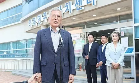Did Former Presidents Park and Moon Participate in Early Voting?