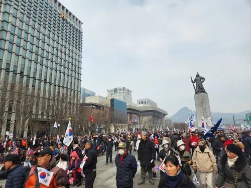 South Korea Witnesses Major Rallies for and Against Yoon's Impeachment in Seoul