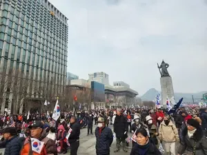 South Korea Witnesses Major Rallies for and Against Yoon's Impeachment in Seoul
