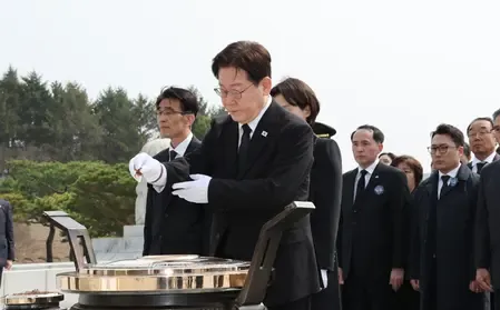 South Korea's President Lee Commemorates Fallen Soldiers and Promises Peace Through Strong Defense