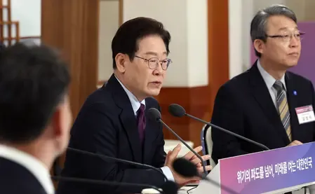 South Korea's President Lee Calls for Economic System Reform Amid Middle East Conflict
