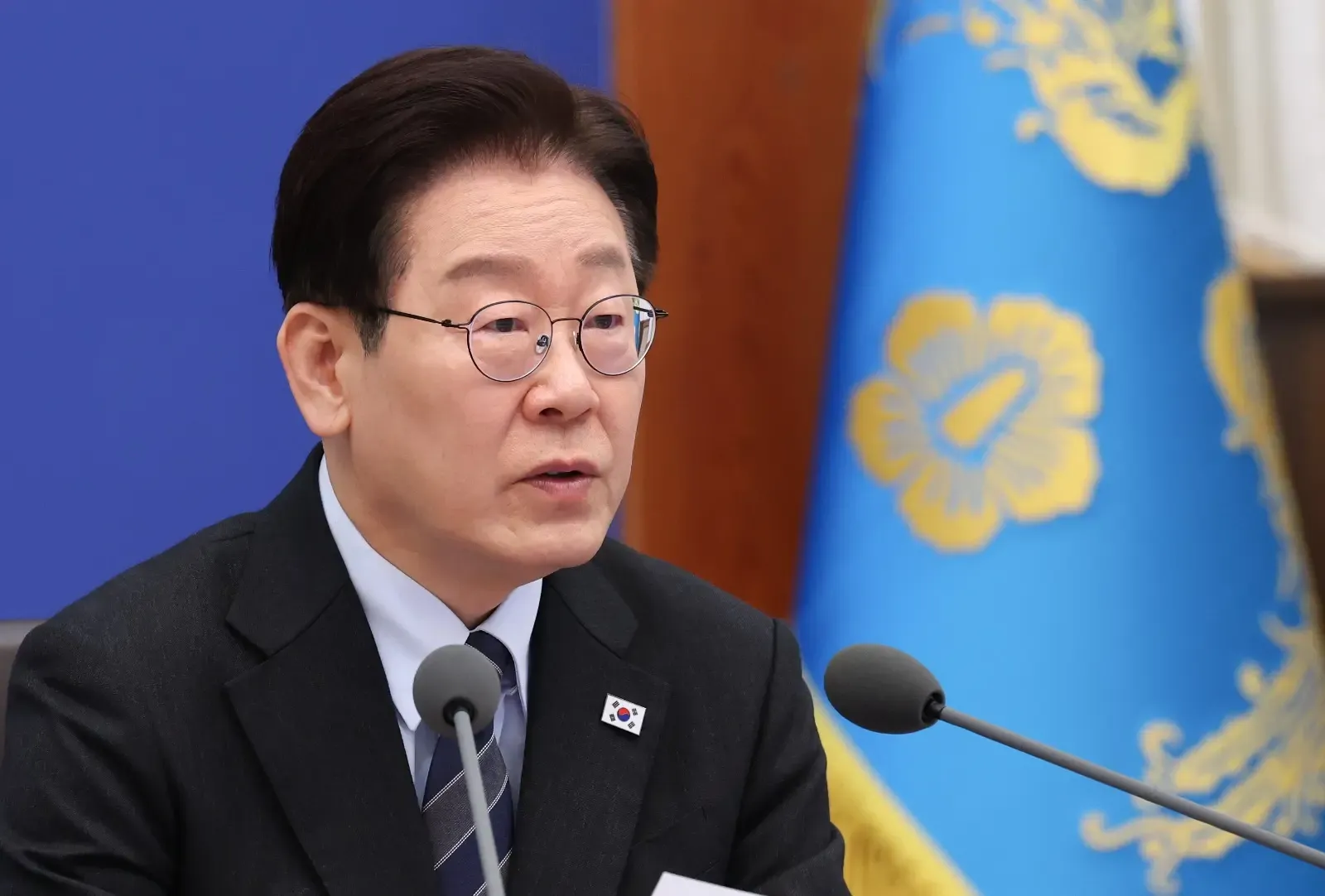 South Korea's President Lee to Confer with Political Rivals on Economic Strategies Amid Middle East Conflict