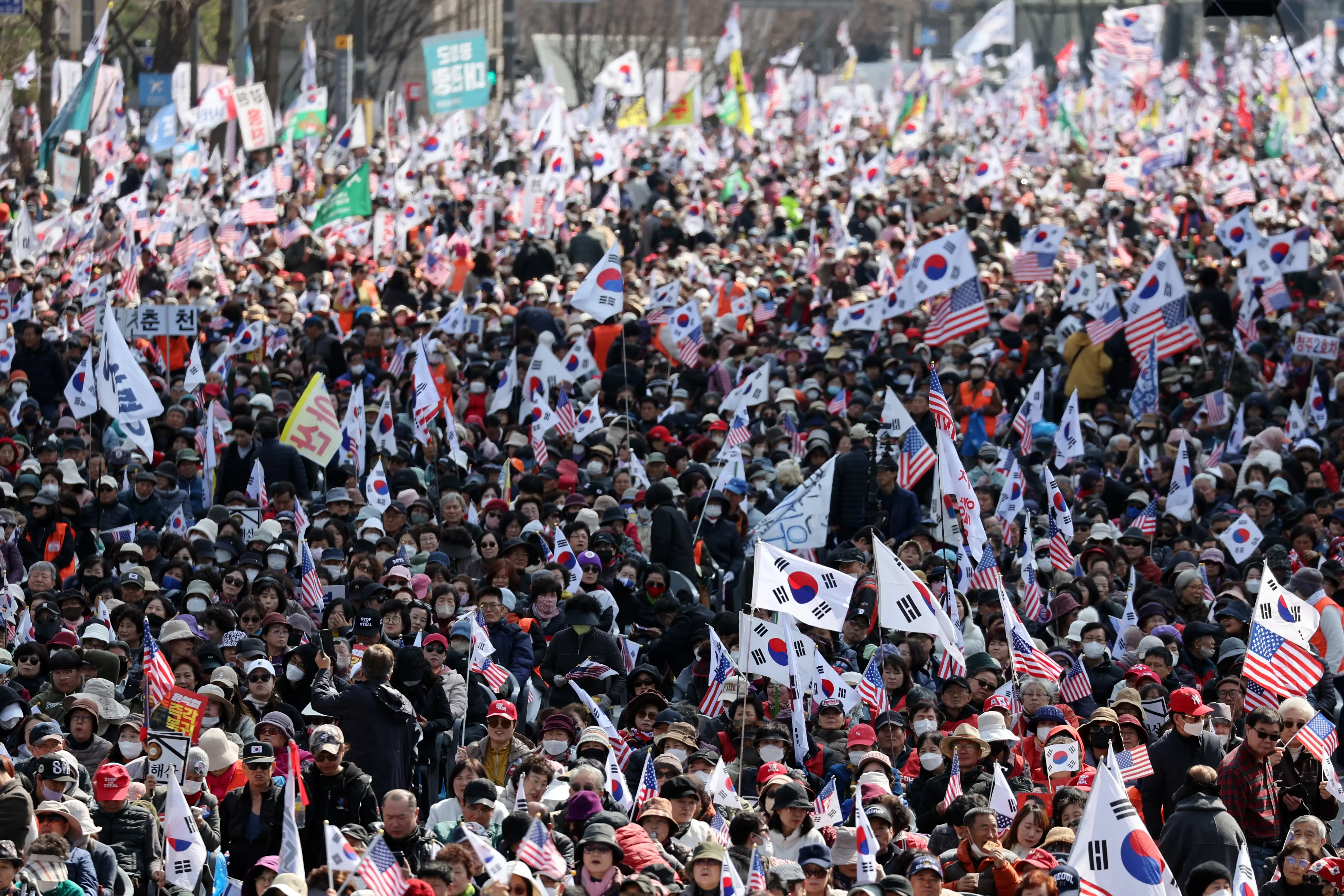 South Korea: Huge Protests for and Against Yoon's Impeachment in Seoul Ahead of Court Decision