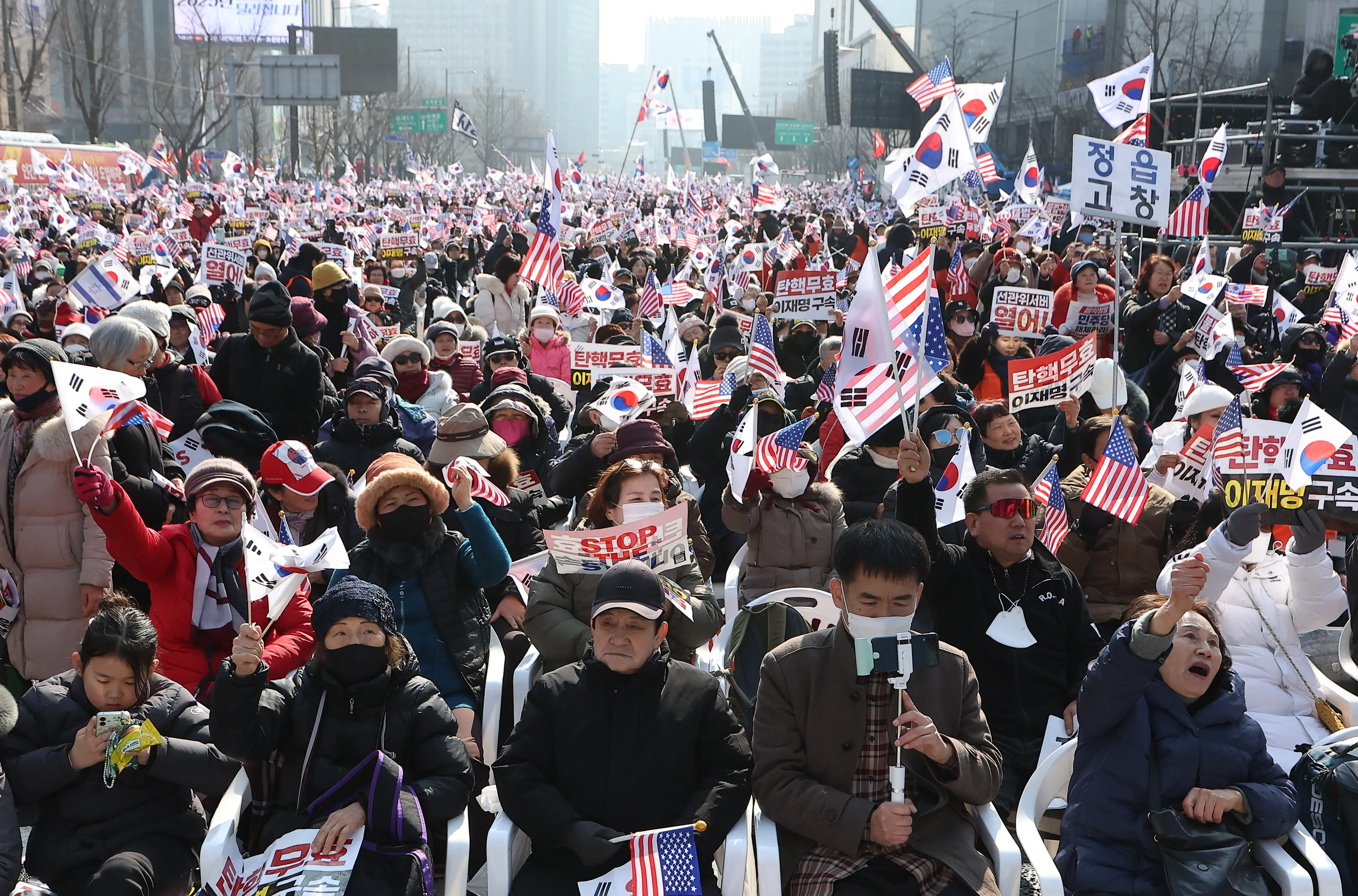 South Korea: Huge Protests in Seoul Demand Yoon's Removal