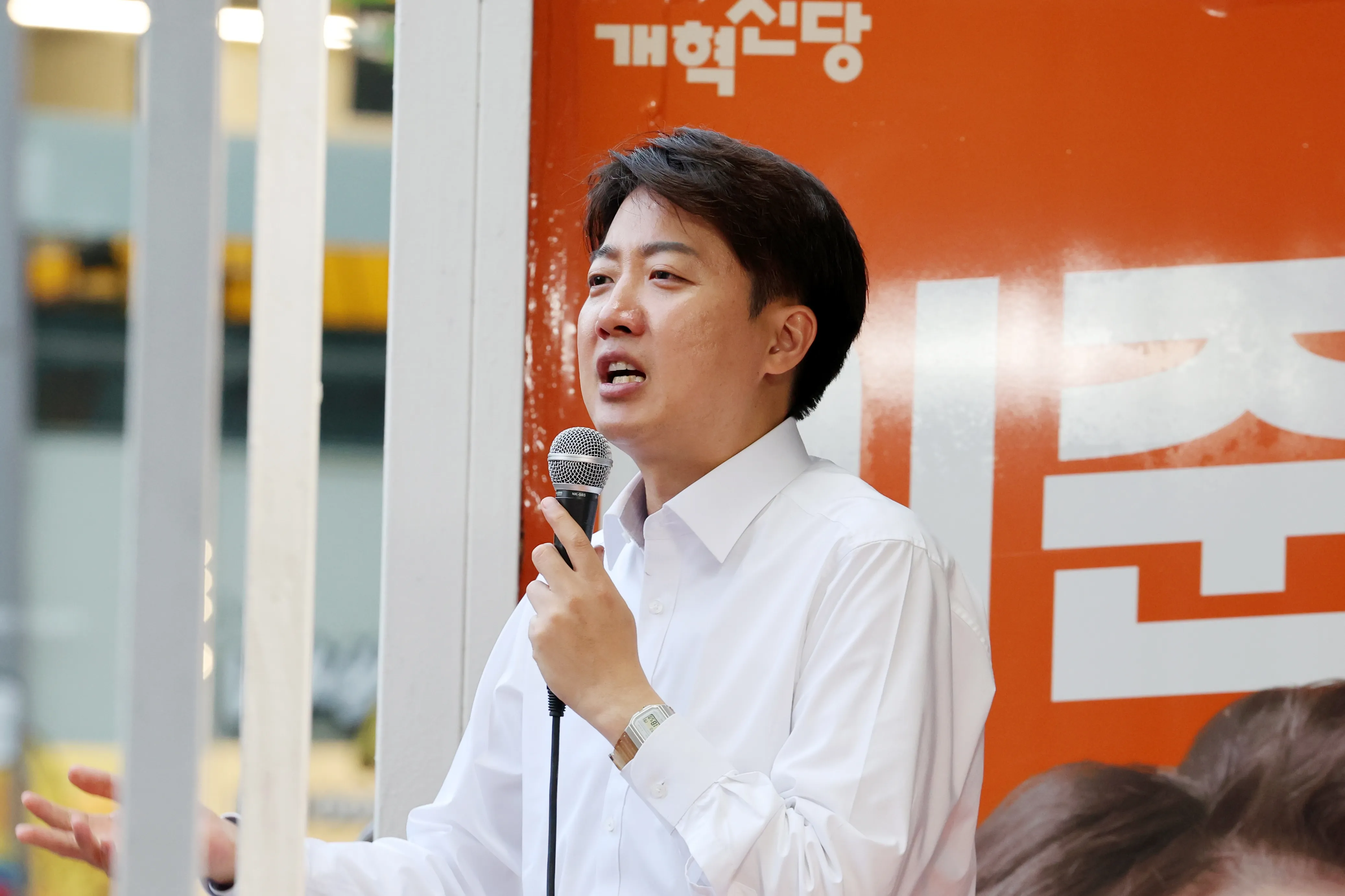 Will South Korea's Minor Party Candidate Lee Merge with PPP's Kim?