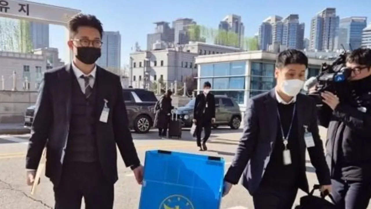 South Korea: Authorities Conduct Raid at Former Defence Minister’s Residence and Office