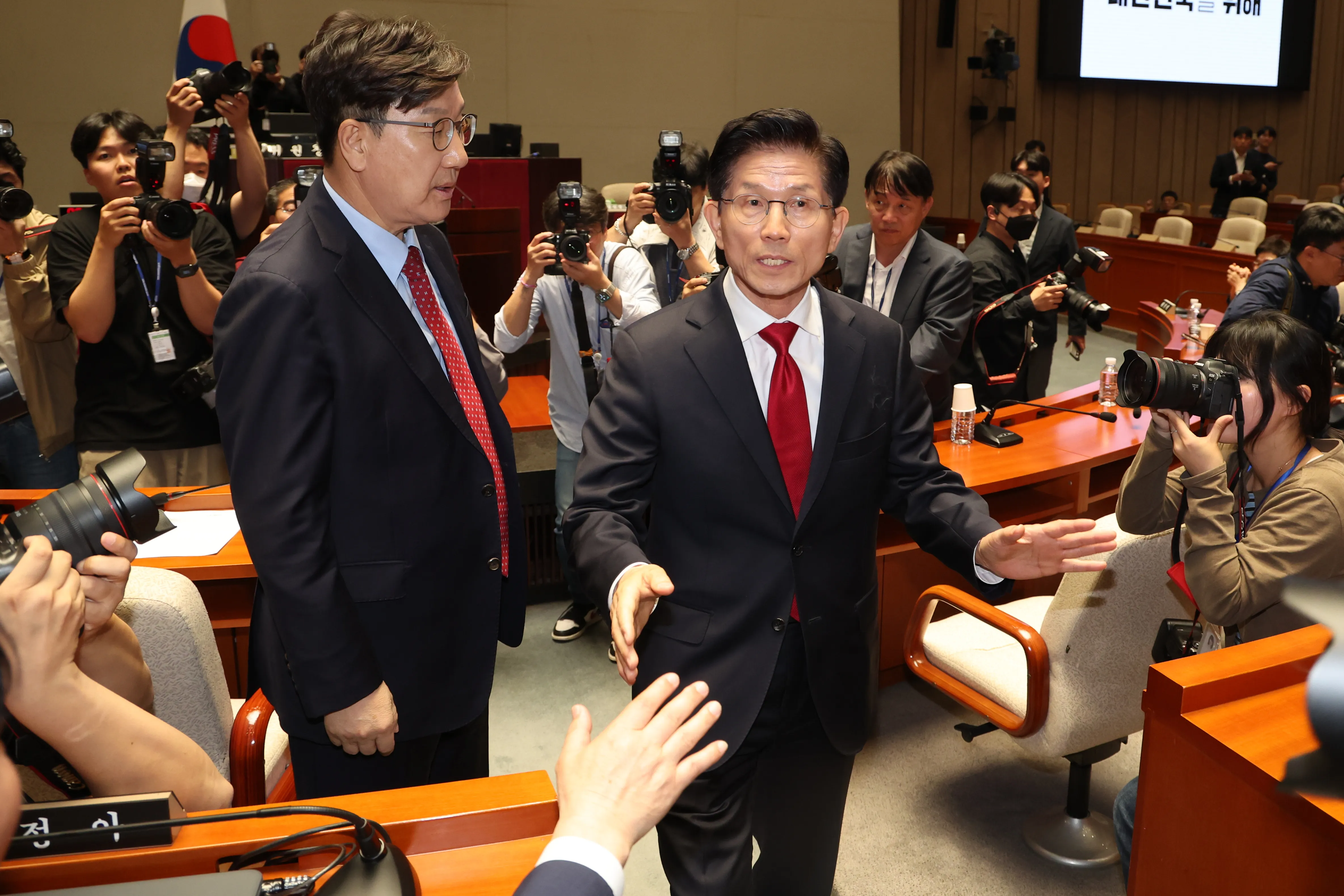 What’s Next for South Korea's PPP Candidate and Interim Leader?