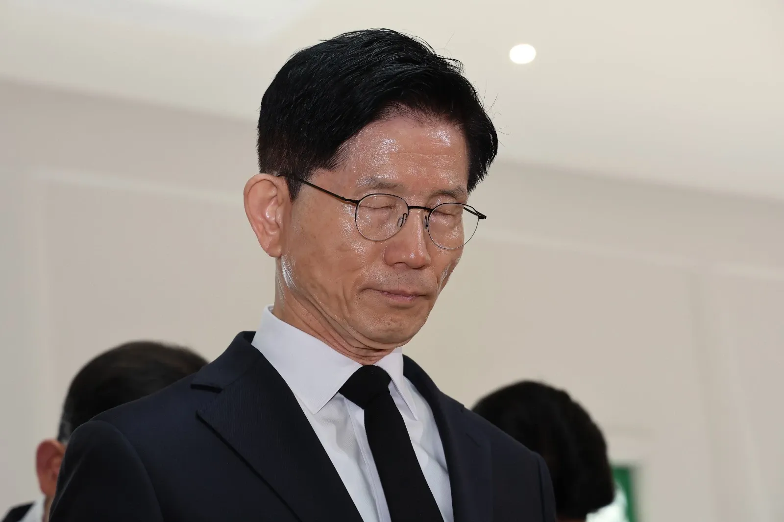 Is South Korea's PPP Candidate Kim Moon-soo Considering Expulsion of Impeached Yoon?