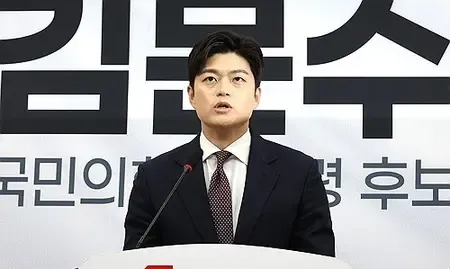 Should Former President Yoon Leave the PPP?