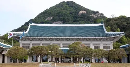 South Korea expects North Korea-US leader bond to spark Korean peace talks