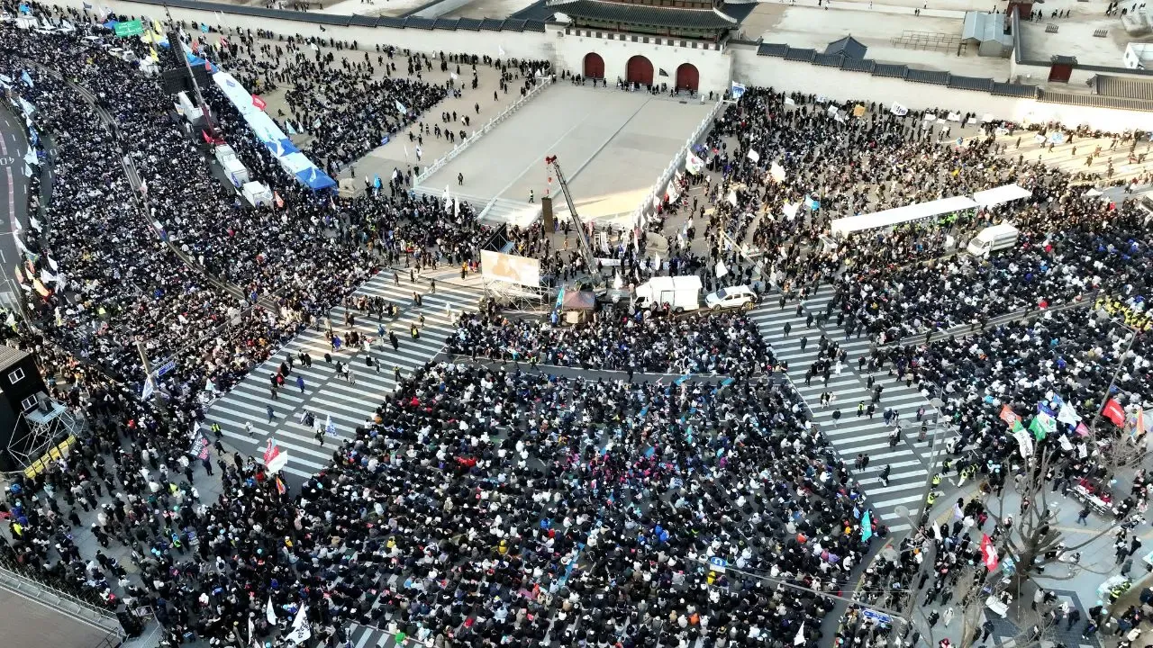 South Korea: Protests for and against Yoon's Impeachment Occur Just 1 Km Apart