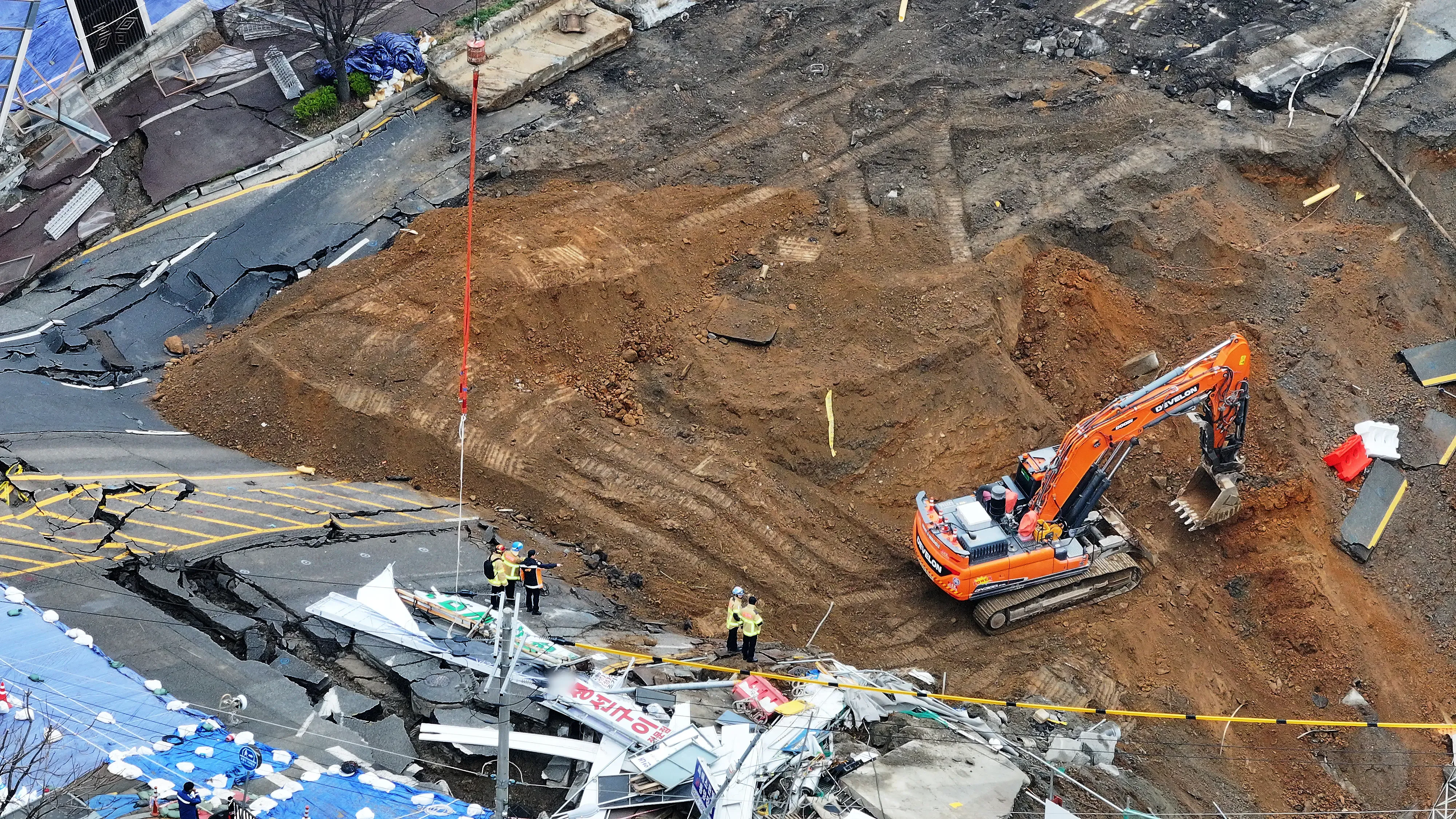 South Korea: Ongoing Search for Missing Worker at Subway Construction Site Enters Fifth Day