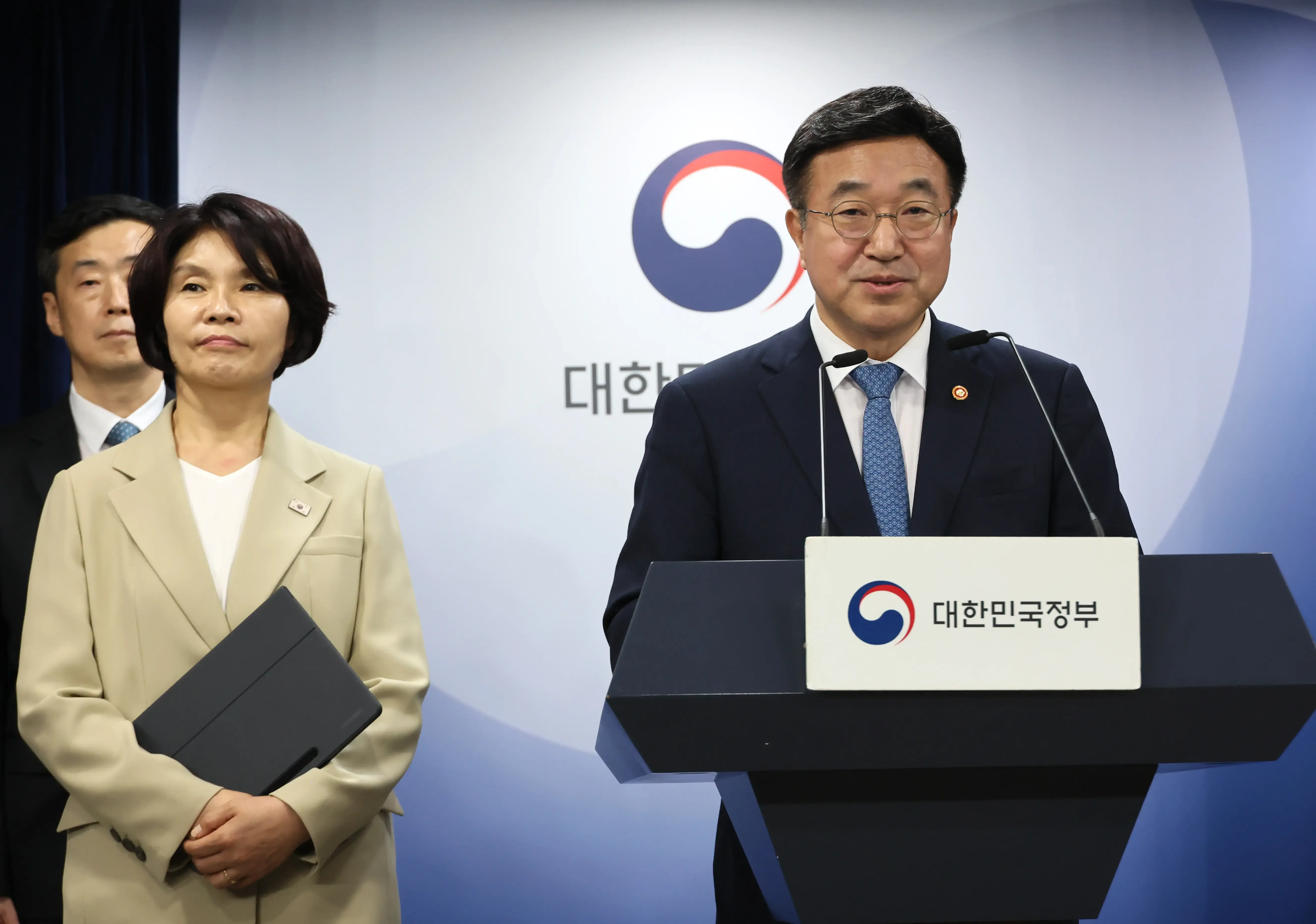 Is the South Korean Government Restructuring Its Prosecution Service?