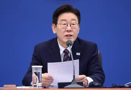 What measures is South Korean President Lee proposing to stabilize prices?