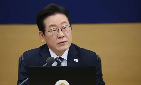 Is South Korean President Lee's Approval Rating Rising to 62% Due to His Diplomatic Efforts?