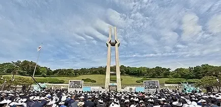 How Are South Korean Presidential Candidates Honoring Victims of the 1980 Pro-Democracy Uprising?