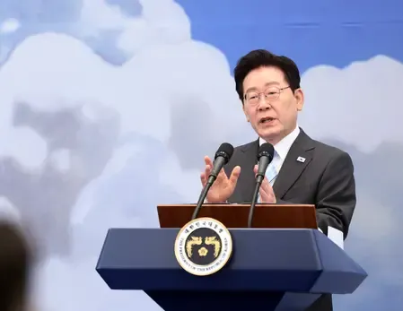 Lee Jae Myung approval rating rises to 34.8% for first time in 10 weeks